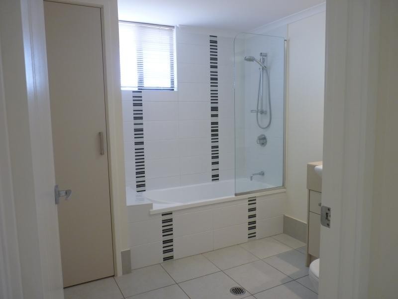 6-24 Henry Street, West End QLD 4810