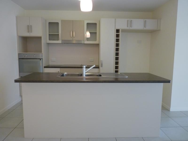 6-24 Henry Street, West End QLD 4810