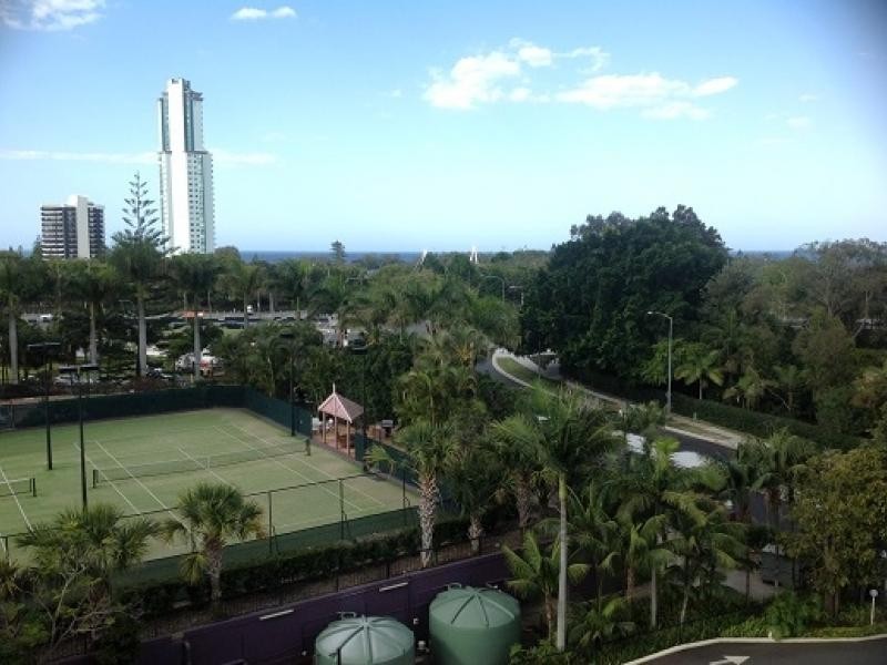 5 Admiralty Drive, Paradise Waters QLD 4217