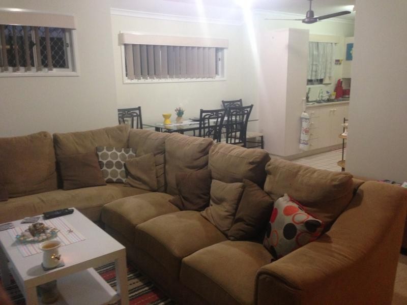 30 Meadowlands Rd, Carindale QLD 4152