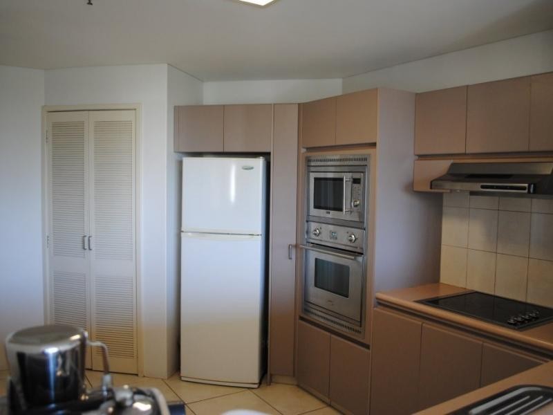 1 Peak Ave, Main Beach QLD 4217