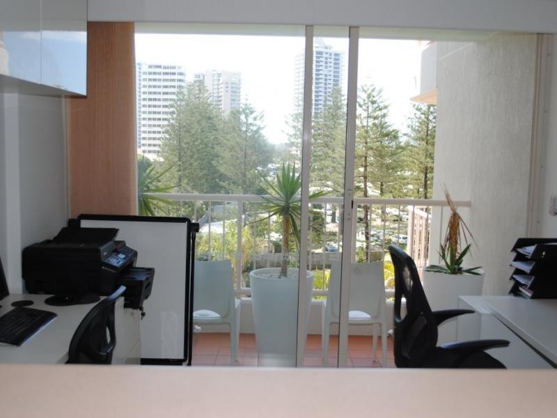 1 Peak Ave, Main Beach QLD 4217