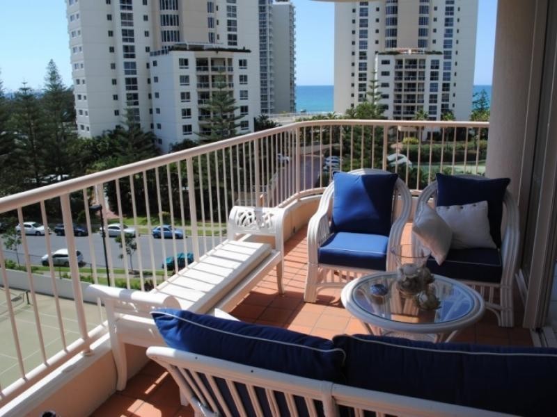 1 Peak Ave, Main Beach QLD 4217