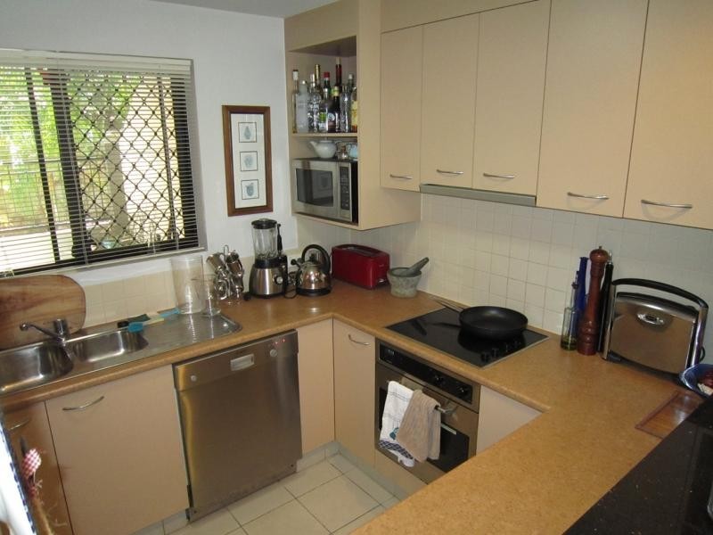 70 Norman Crescent, Norman Park QLD 4170