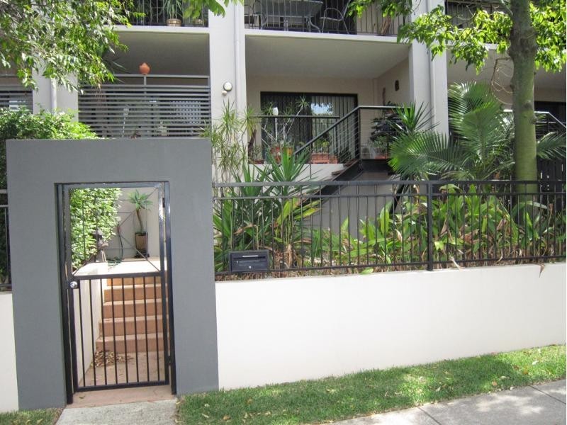 70 Norman Crescent, Norman Park QLD 4170