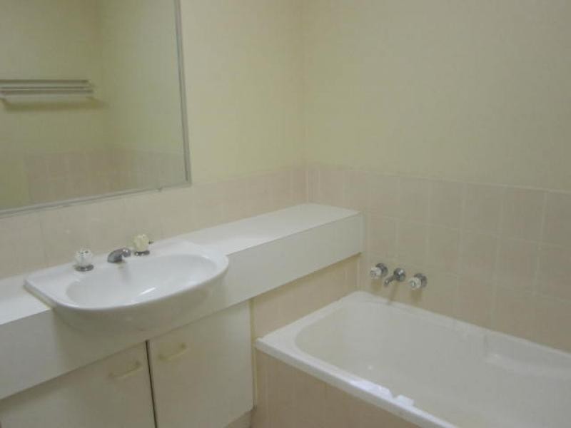 128 Benowa Road, Southport QLD 4215