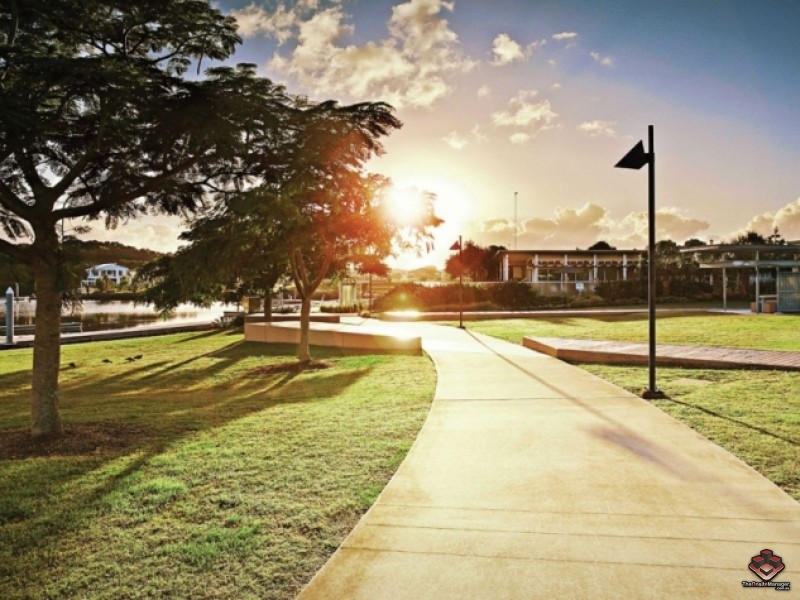 8 Pendraat Parade, Hope Island QLD 4212