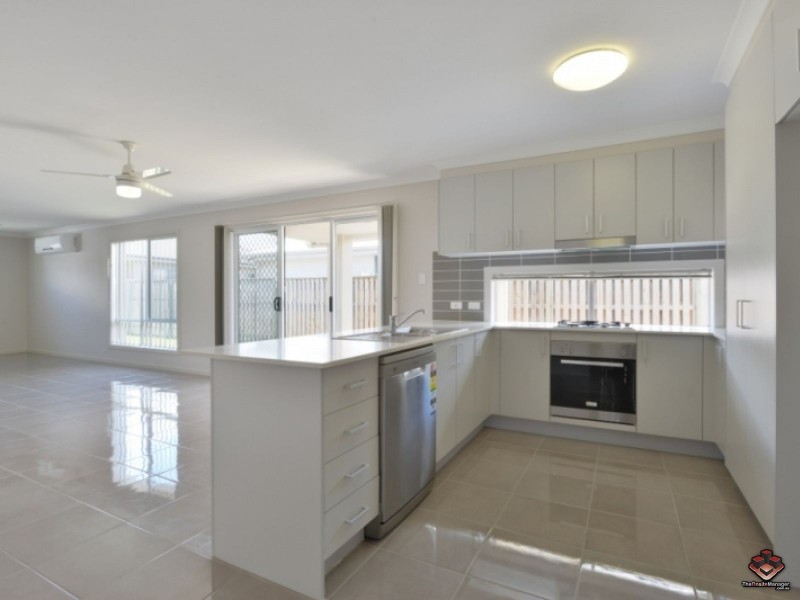 8 Pendraat Parade, Hope Island QLD 4212