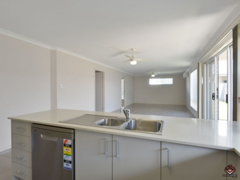 8 Pendraat Parade, Hope Island QLD 4212