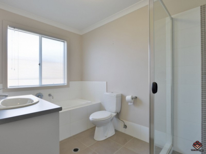 8 Pendraat Parade, Hope Island QLD 4212