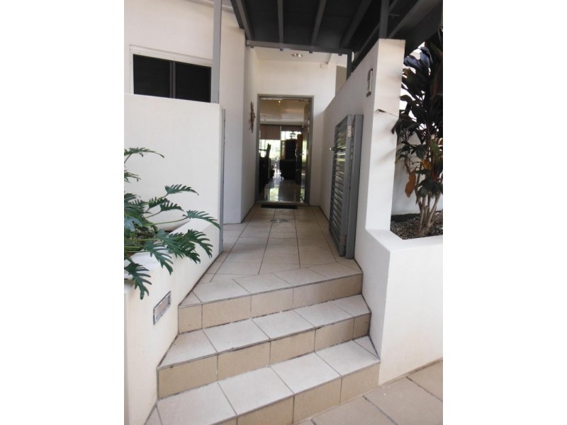 2/26 River, Mackay QLD 4740