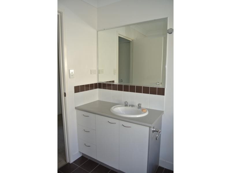 34-42 University Drive, Meadowbrook QLD 4131