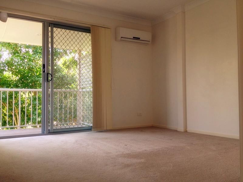 34-42 University Drive, Meadowbrook QLD 4131