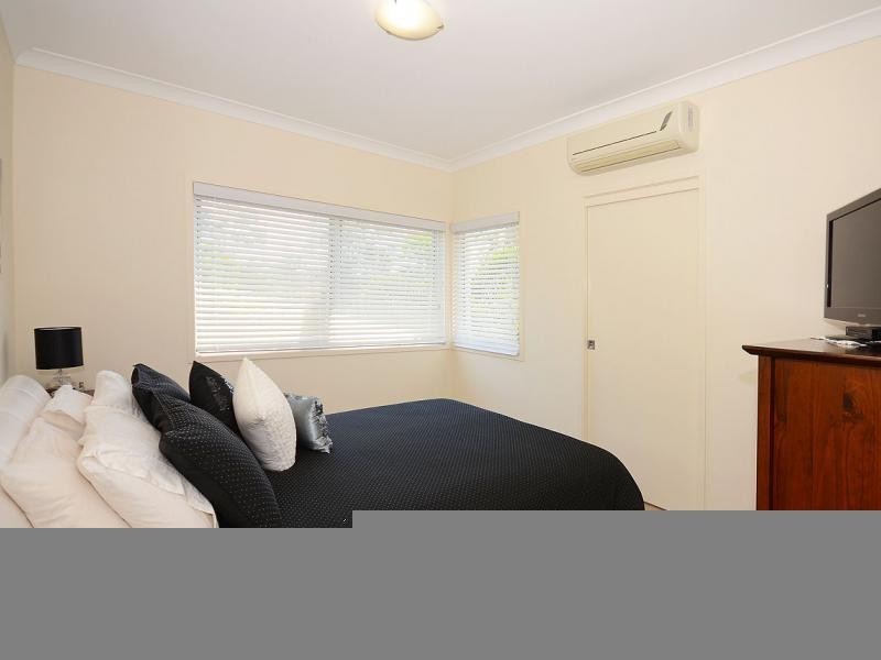 71 Elizabeth st, Urangan QLD 4655