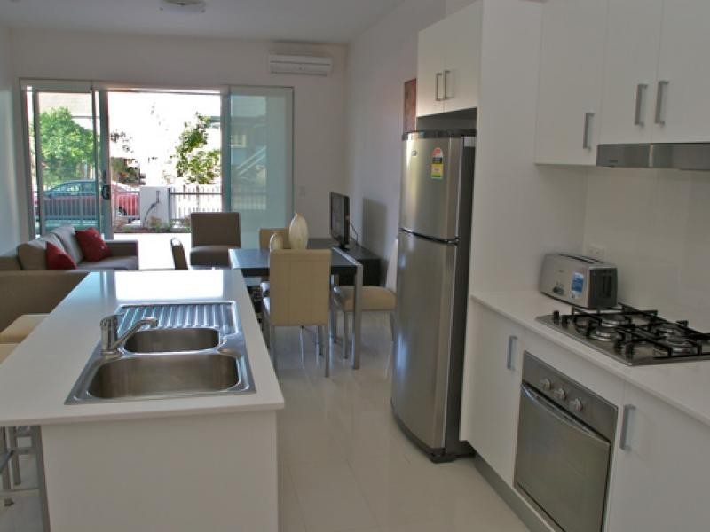 28 Ferry Rd, West End QLD 4101