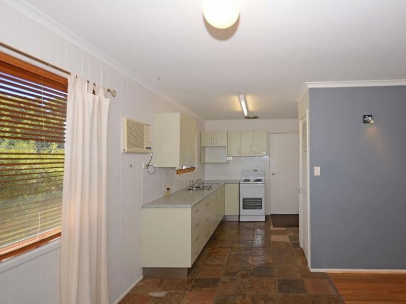 13 Paradise Street, Point Vernon QLD 4655