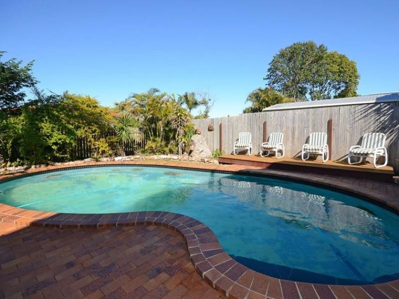 13 Paradise Street, Point Vernon QLD 4655