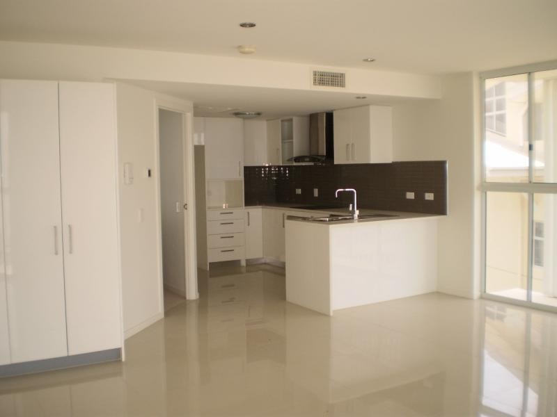 87 Marine Parade, Redcliffe QLD 4020