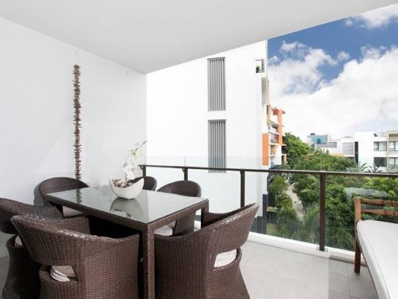 10 Pidgeon Cl., West End QLD 4101
