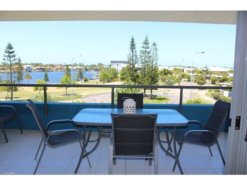 4 Grand Parade, Parrearra QLD 4575