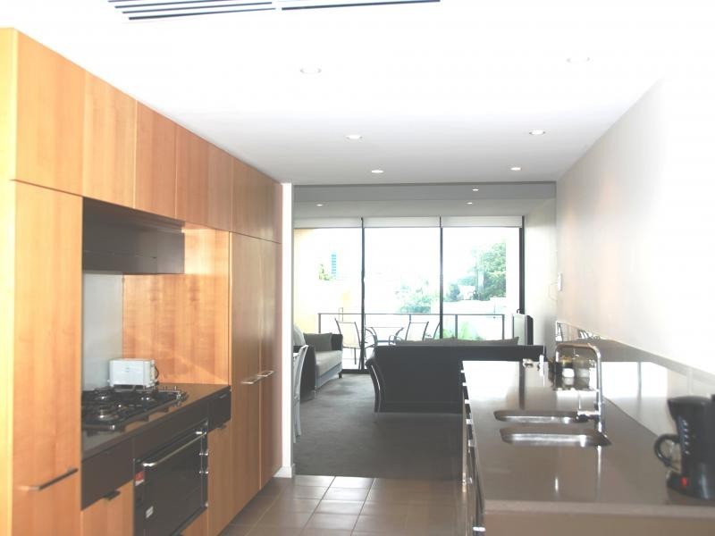 10 Pidgeon Close, West End QLD 4101