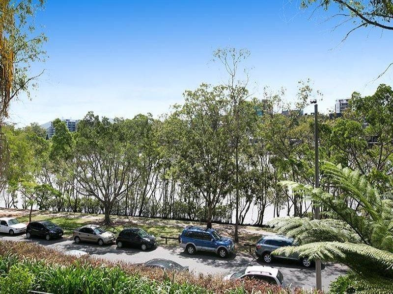 10 Pidgeon Close, West End QLD 4101