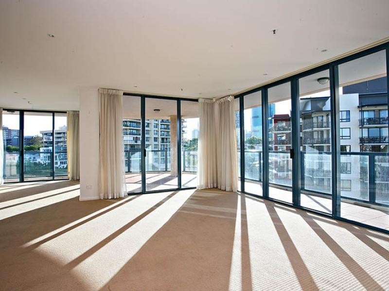 8 Goodwin Street, Kangaroo Point QLD 4169