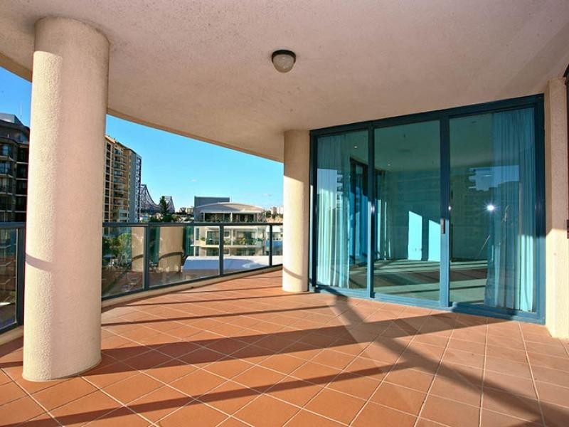 8 Goodwin Street, Kangaroo Point QLD 4169