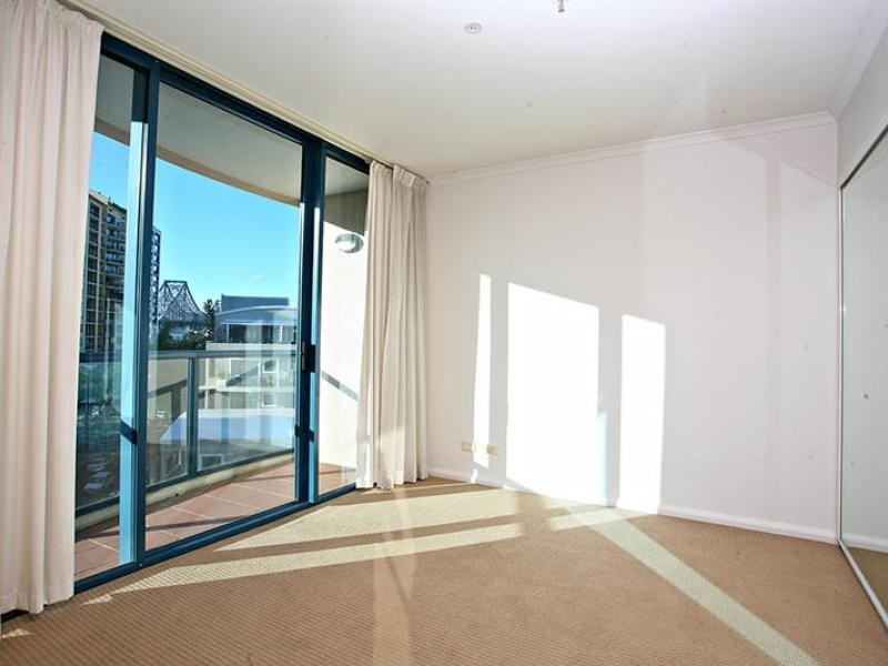 8 Goodwin Street, Kangaroo Point QLD 4169