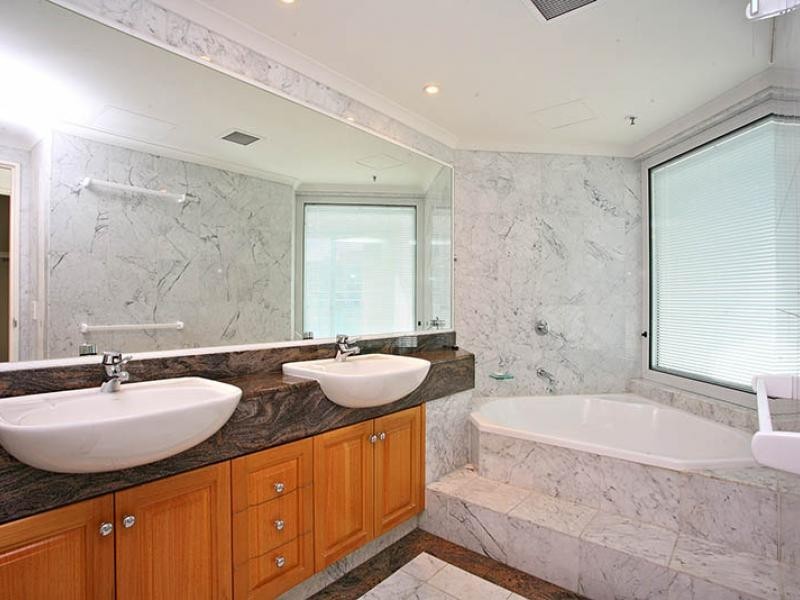 8 Goodwin Street, Kangaroo Point QLD 4169