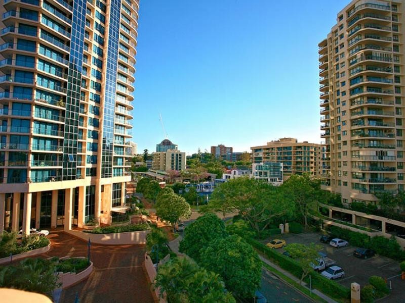 8 Goodwin Street, Kangaroo Point QLD 4169