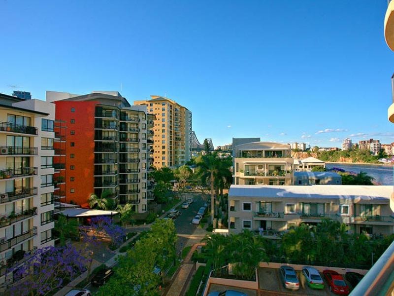 8 Goodwin Street, Kangaroo Point QLD 4169