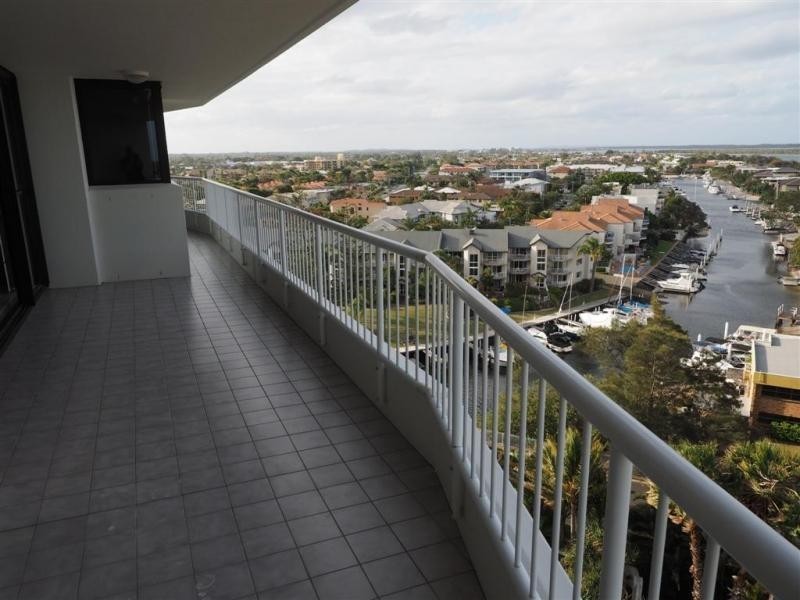 7 Oatland Esplanade, Runaway Bay QLD 4216