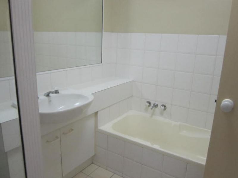 128 Benowa Road, Southport QLD 4215