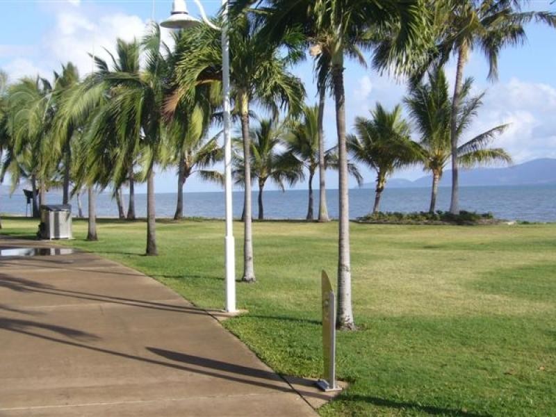 6 Mariners Drive, Townsville City QLD 4810