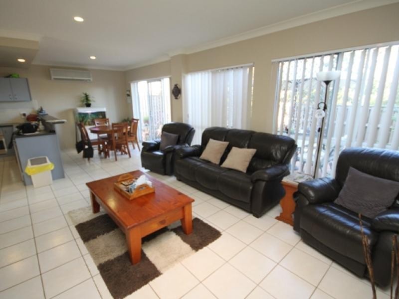 8 Sauvignon Parade, Upper Coomera QLD 4209