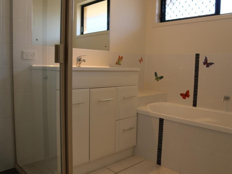 9 Lambour Court, Point Vernon QLD 4655