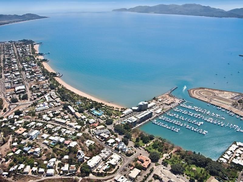 6 Mariners Drive, Townsville City QLD 4810