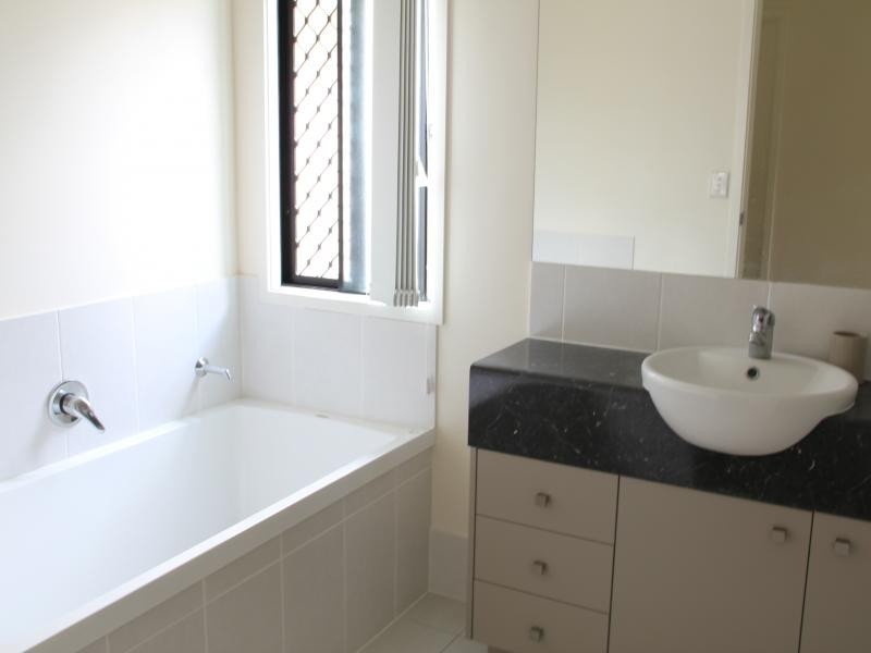 35 Clarence Street, Calamvale QLD 4116