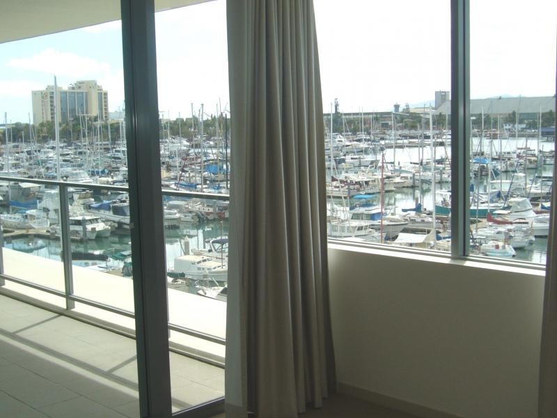 6 Mariners Drive, Townsville City QLD 4810