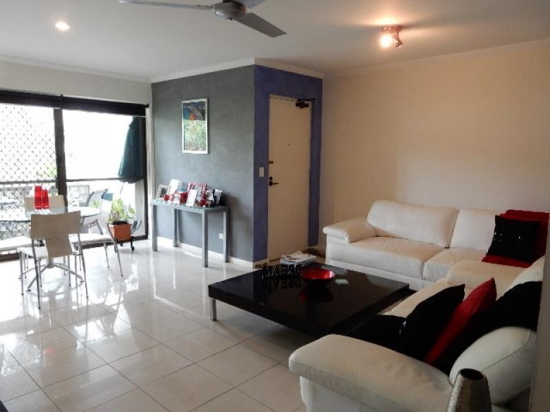 111 Markeri Street, Mermaid Waters QLD 4218