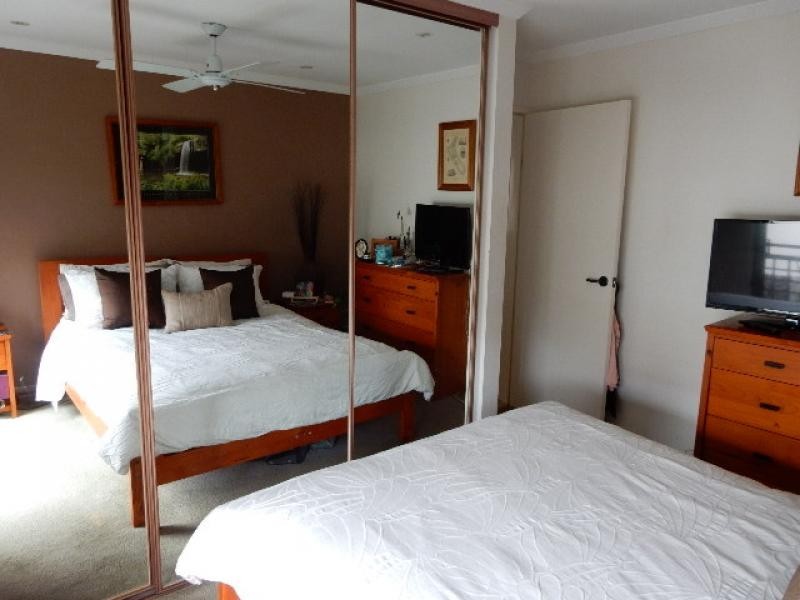 111 Markeri Street, Mermaid Waters QLD 4218