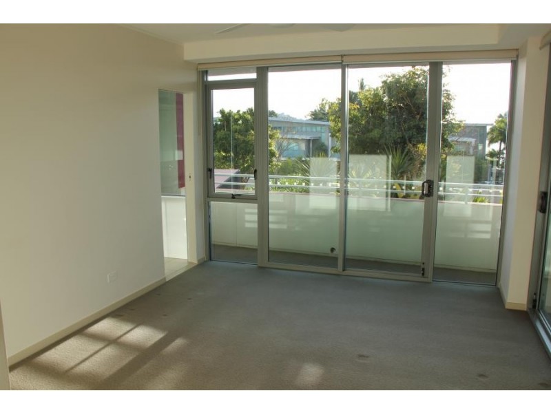 6 Mariners Drive, Townsville City QLD 4810