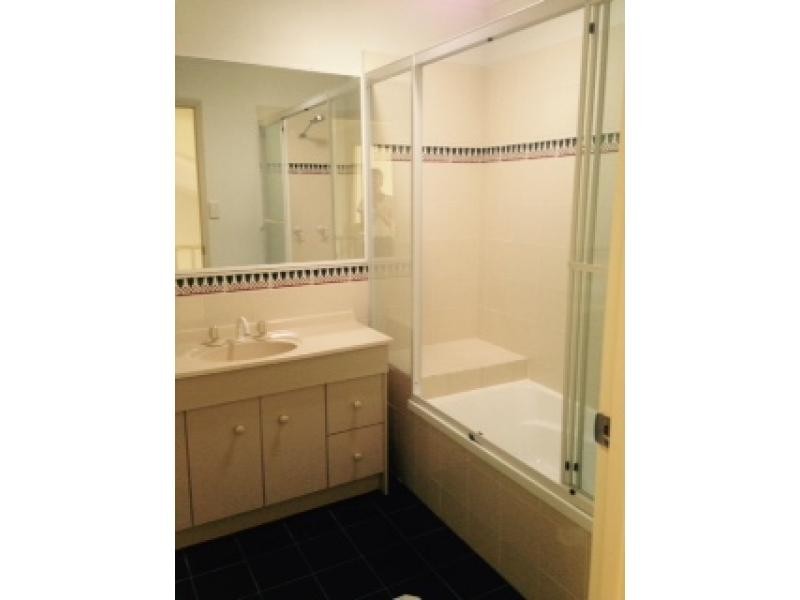 1A Alison Road, Carrara QLD 4211