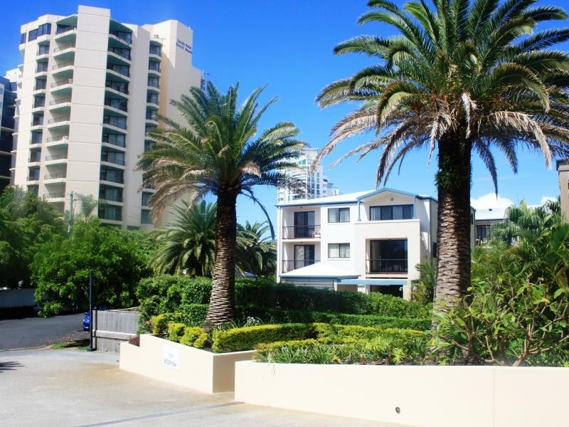 40 Labrador Street, Labrador QLD 4215