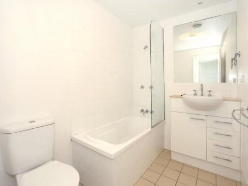 98 University Drive, Varsity Lakes QLD 4227