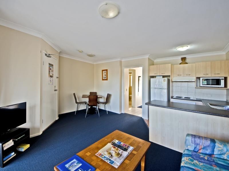 9 Margaret Avenue, Broadbeach QLD 4218