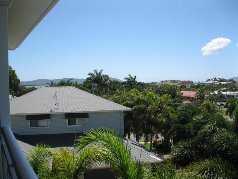 42 Warburton Street, North Ward QLD 4810