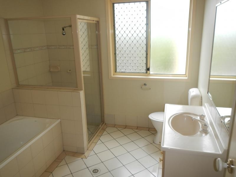 2 Stormbird Place, Carrara QLD 4211