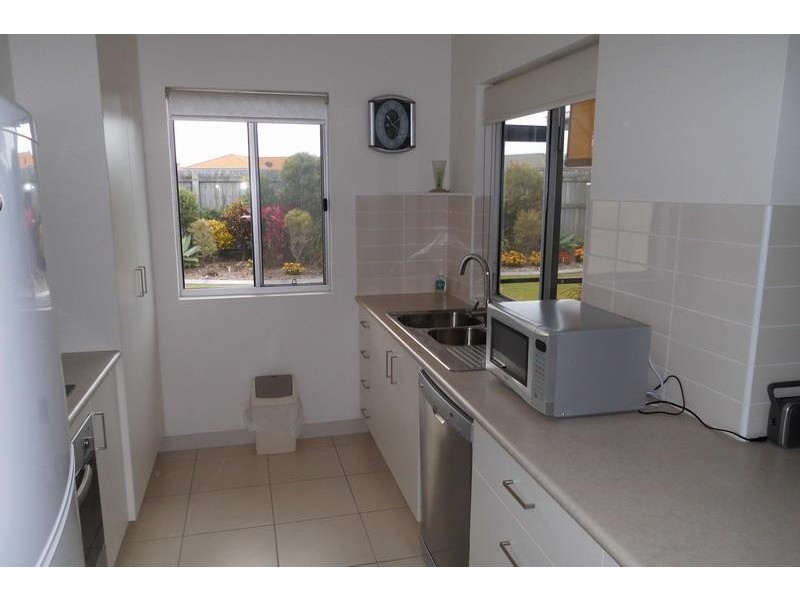 230 Pulgul St, Urangan QLD 4655